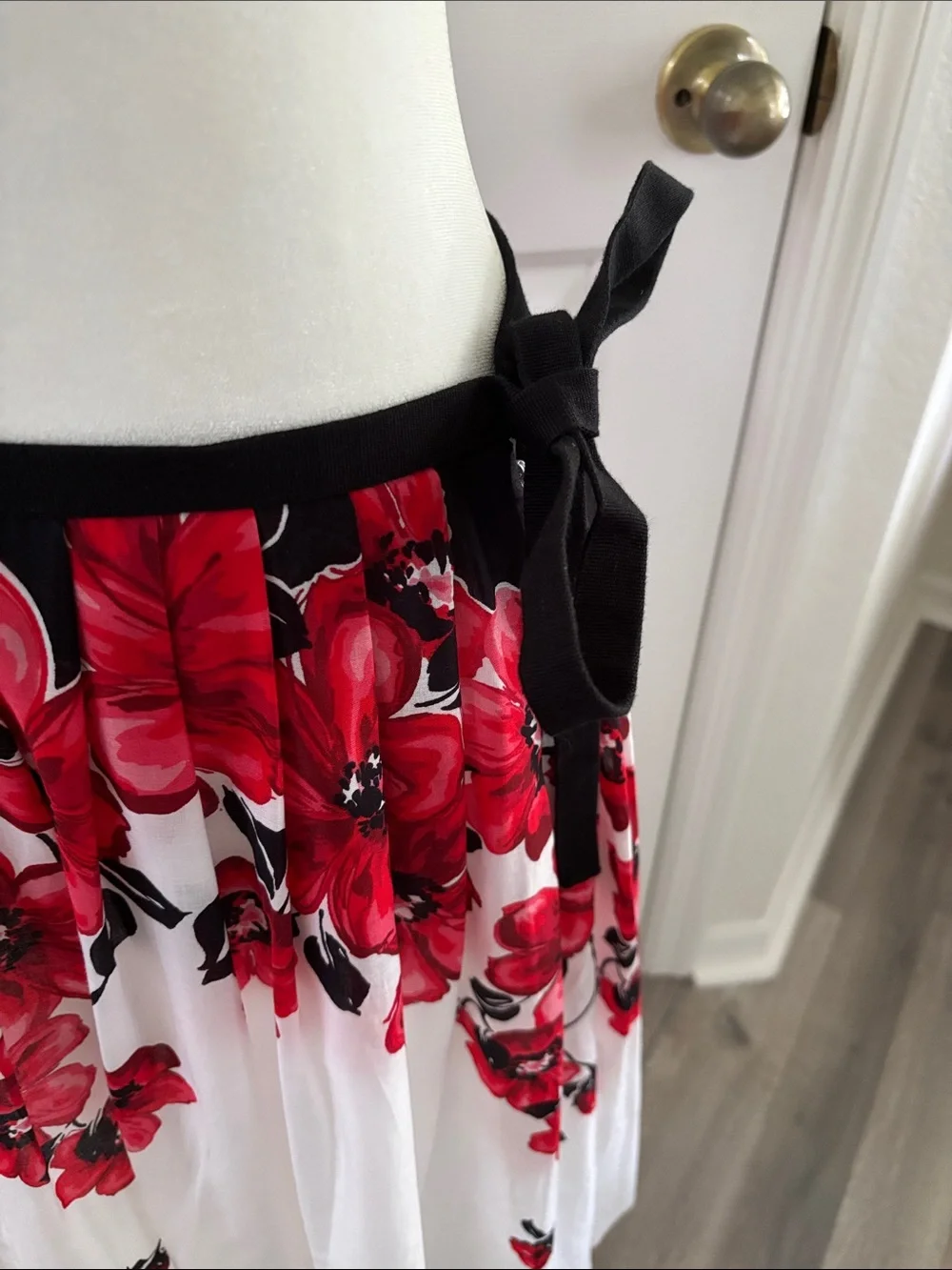 Anne Klein White Midi Skirt with Red Floral Print and Black Waist Tie Bow
